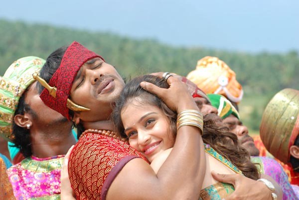 Bindaas Moive - Manchu Manoj Kumar, Sheena Shahabadi - 11 / 34 photos